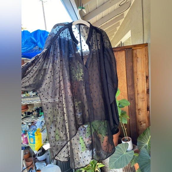 EXPRESS Sheet Hi Low Detailed Blouse; Size M - Picture 9 of 12